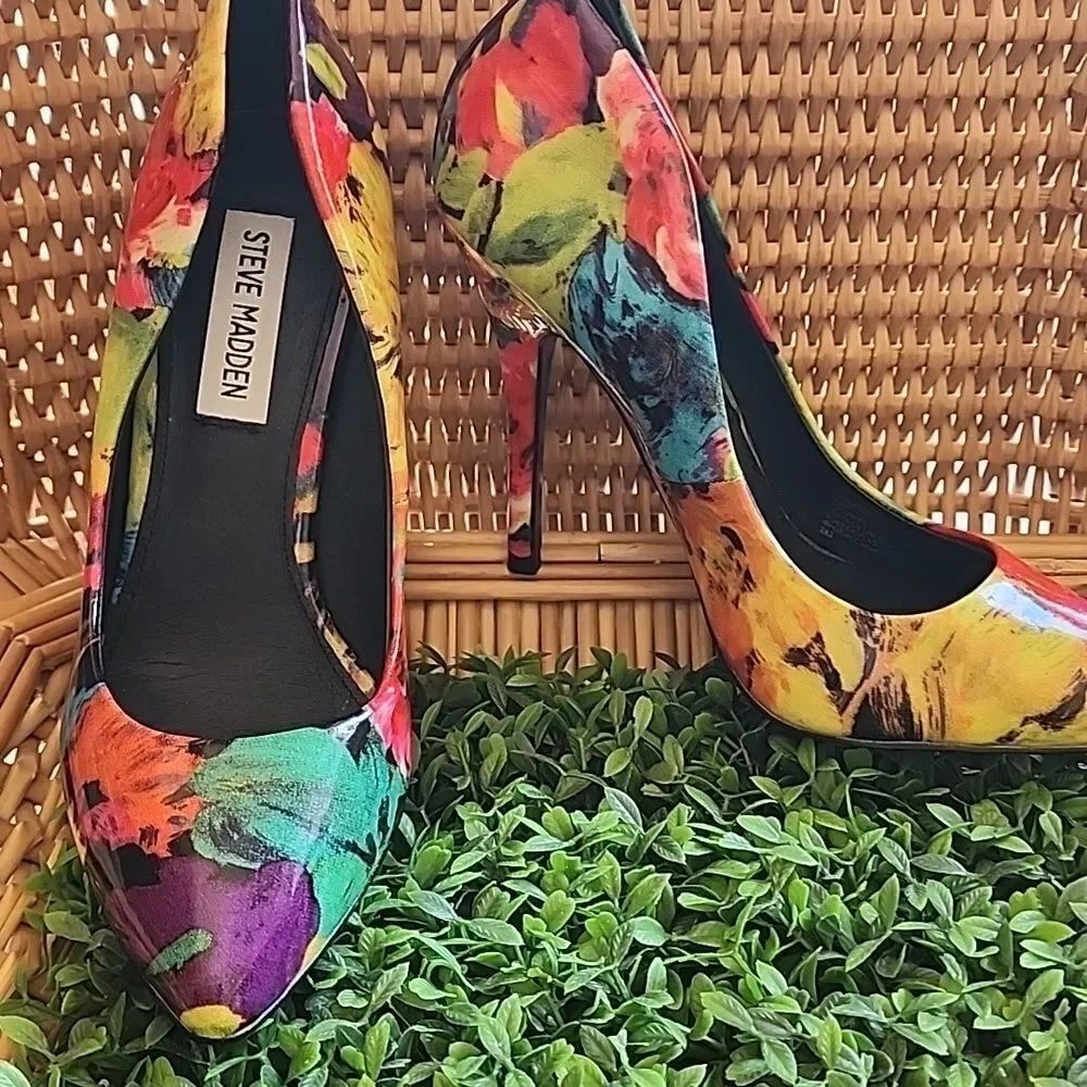 Steve Madden Gallery 6.5 Floral 4 1/2" Heels - Picture 4 of 17